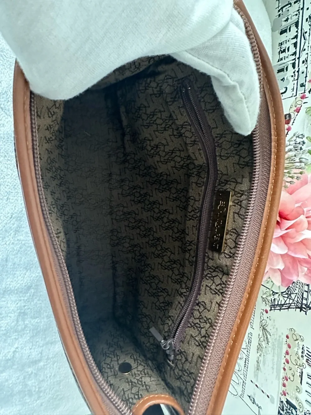 Saint Laurent - Olive & Tan Envelope Clutch - Picture 4 of 8